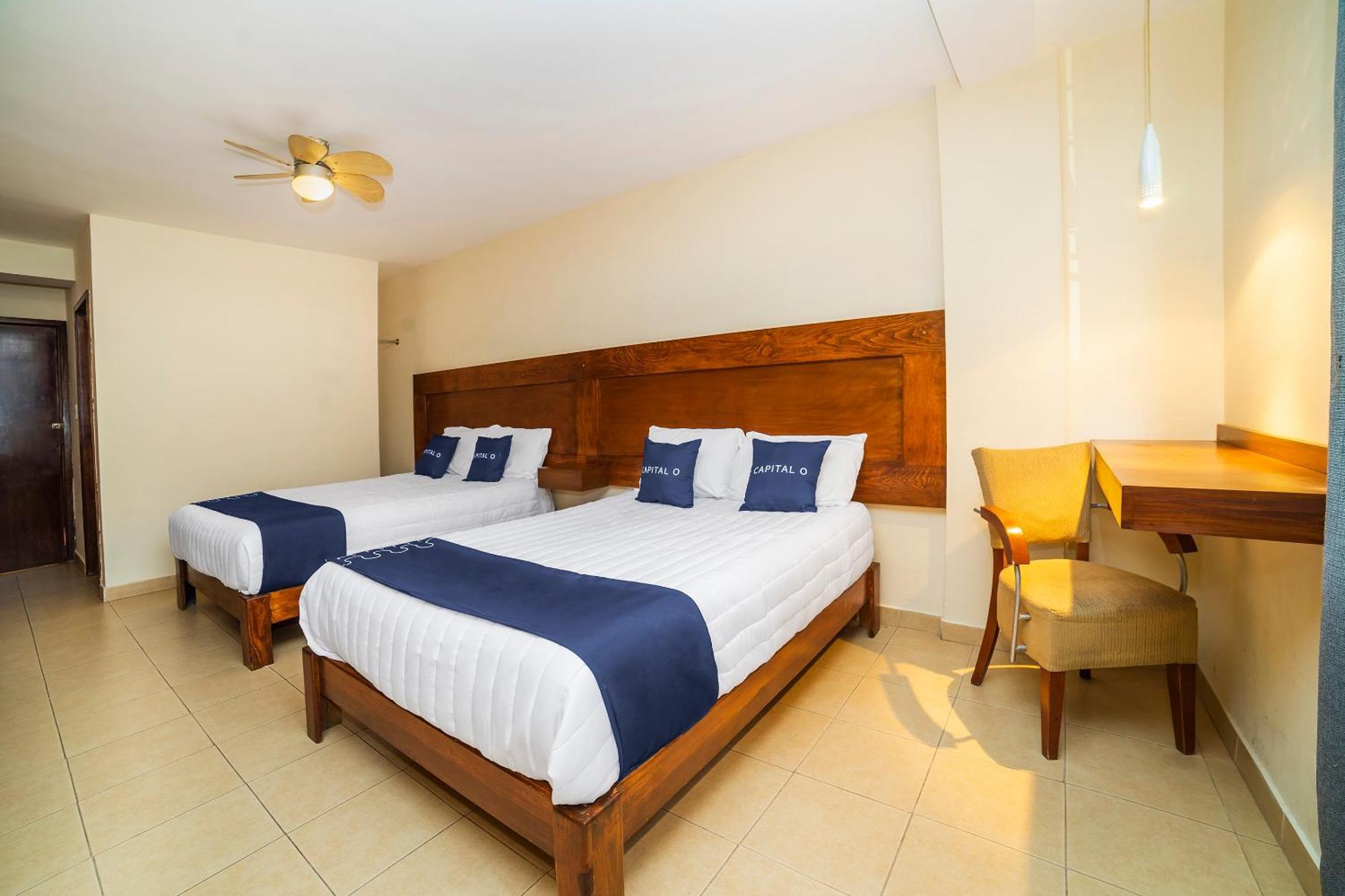 Capital O Hotel Casa Blanca เคลาญา ภายนอก รูปภาพ