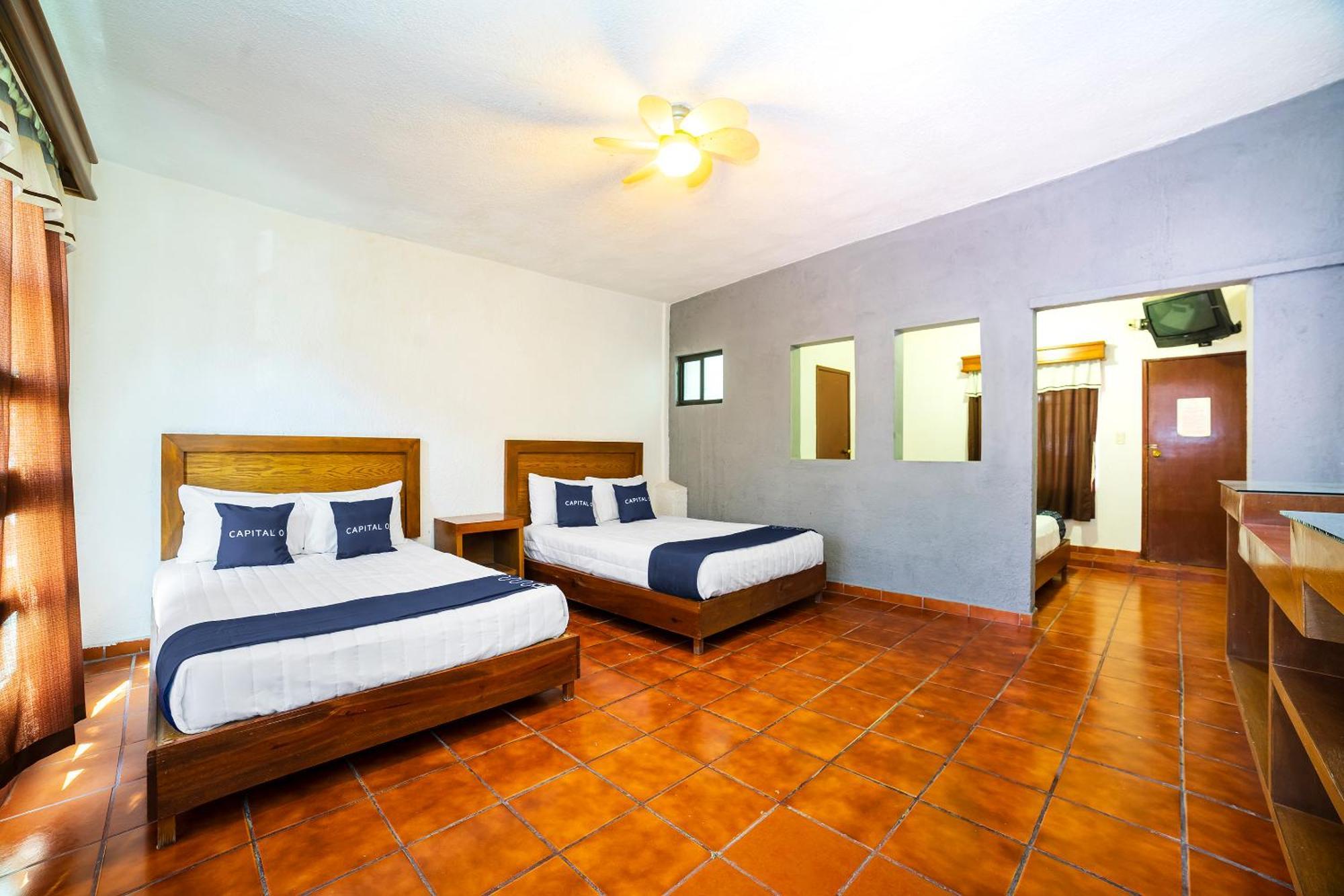 Capital O Hotel Casa Blanca เคลาญา ภายนอก รูปภาพ