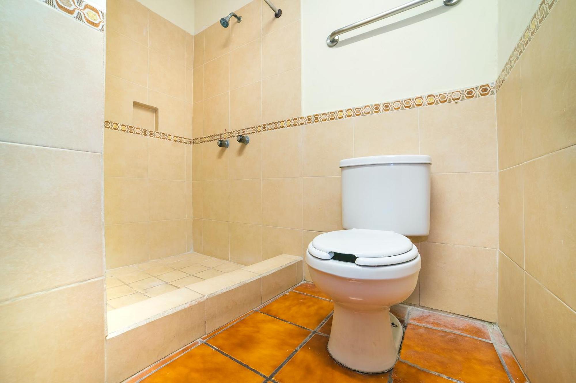 Capital O Hotel Casa Blanca เคลาญา ภายนอก รูปภาพ