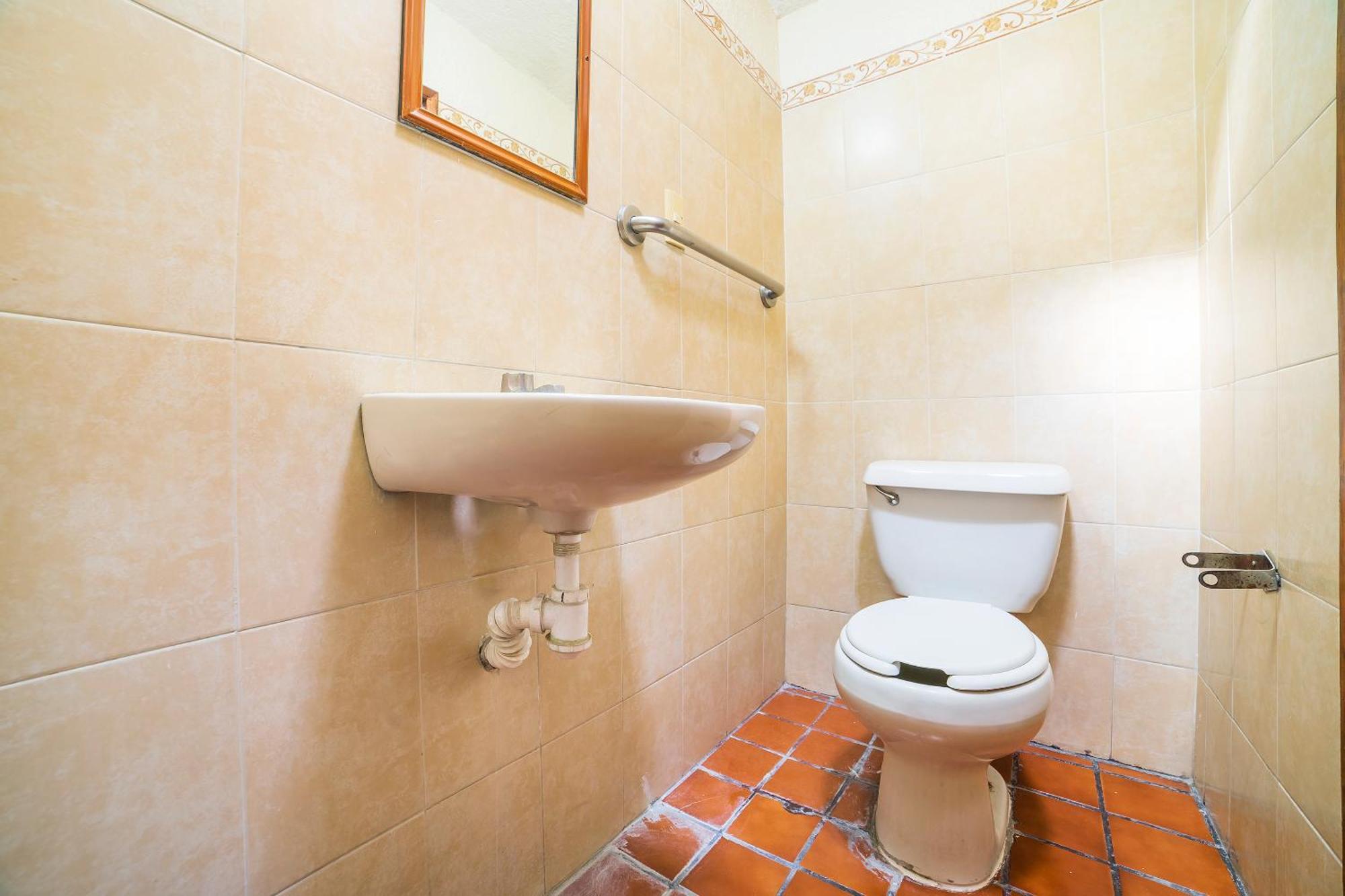 Capital O Hotel Casa Blanca เคลาญา ภายนอก รูปภาพ
