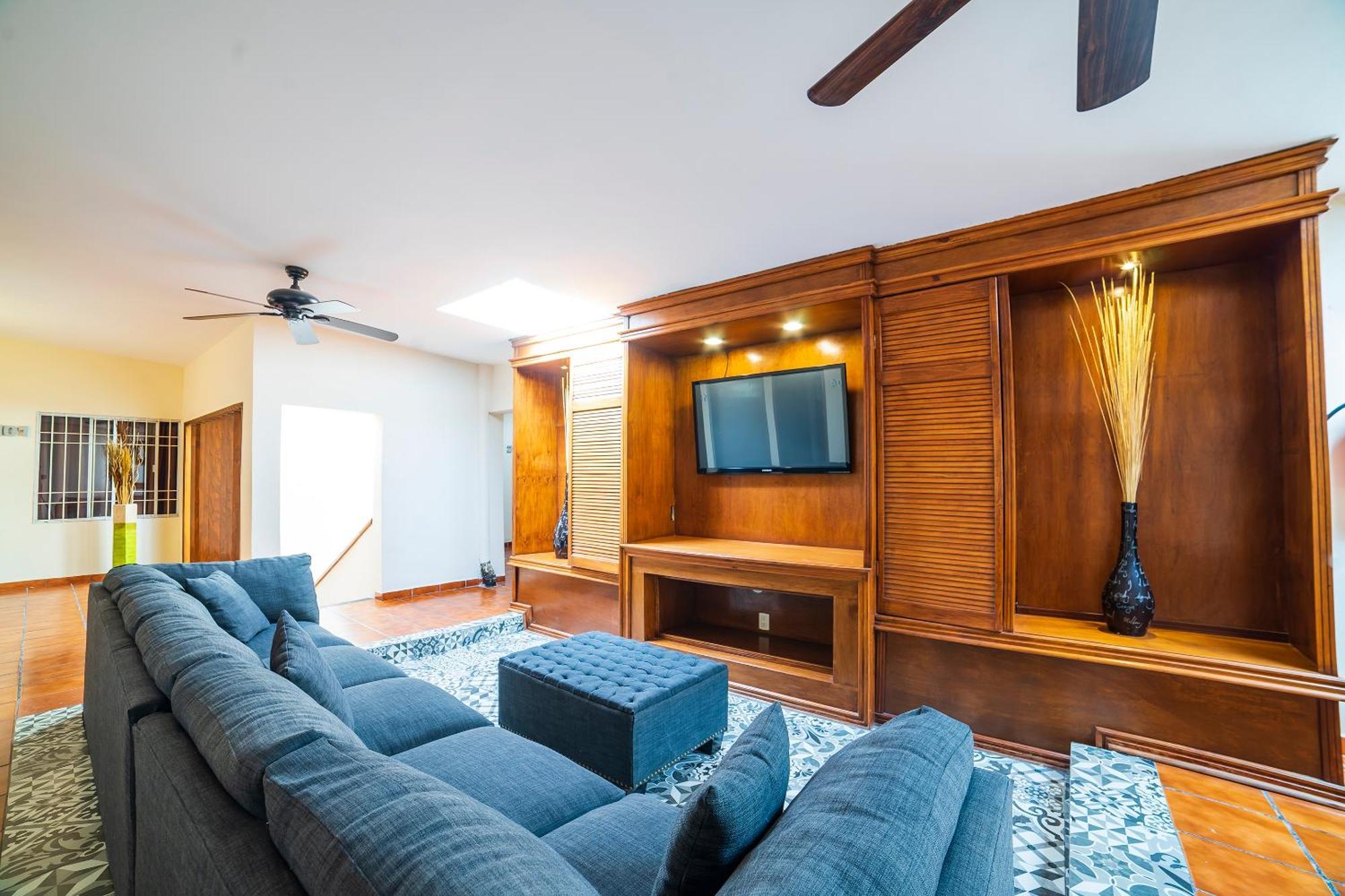 Capital O Hotel Casa Blanca เคลาญา ภายนอก รูปภาพ