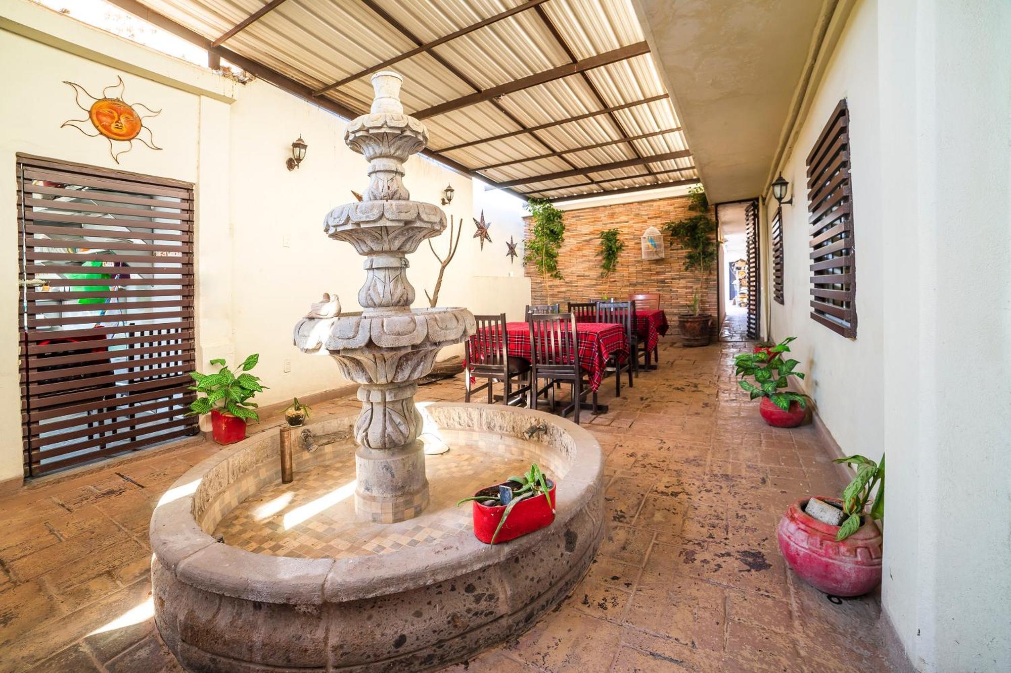 Capital O Hotel Casa Blanca เคลาญา ภายนอก รูปภาพ