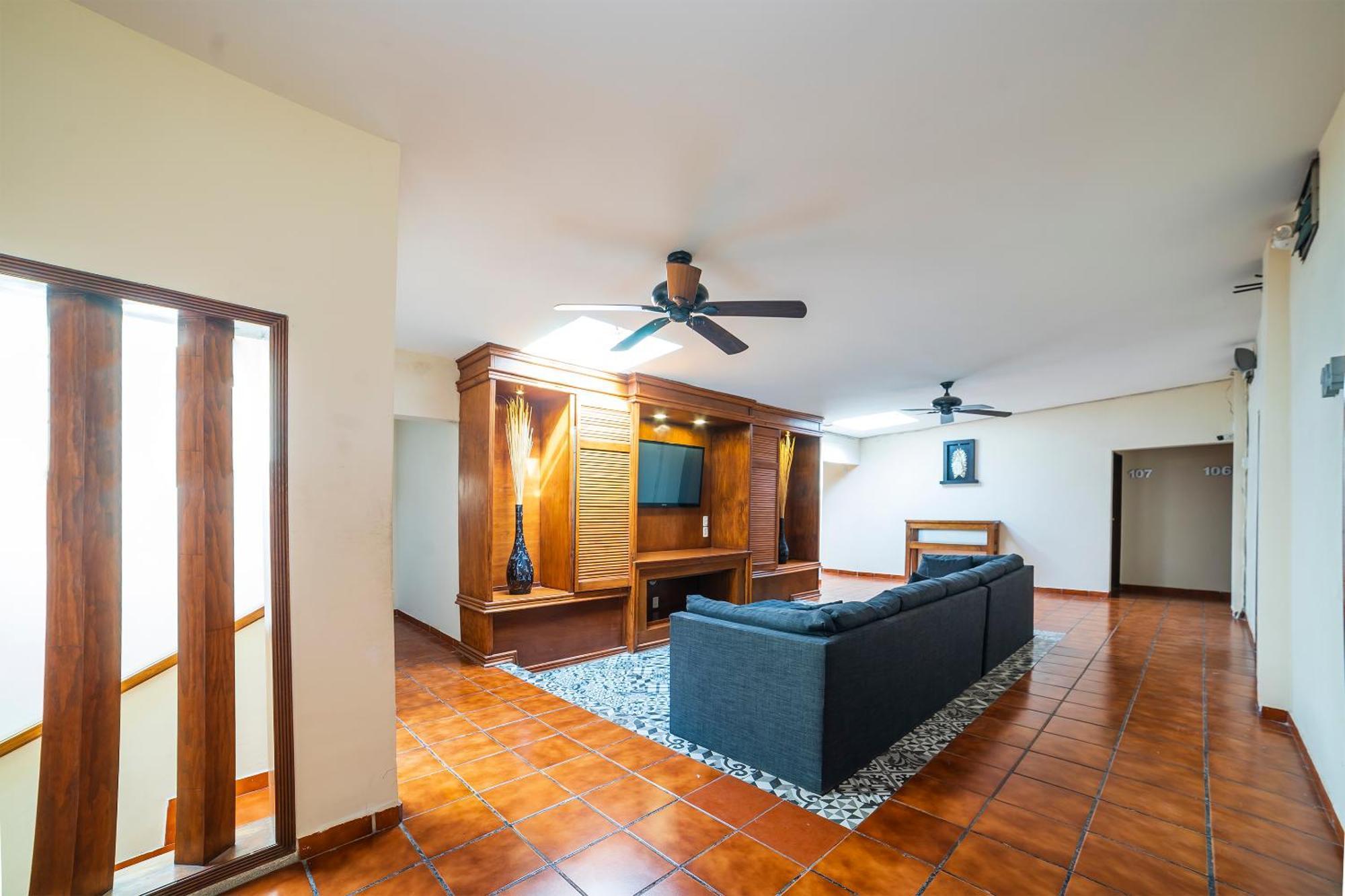 Capital O Hotel Casa Blanca เคลาญา ภายนอก รูปภาพ